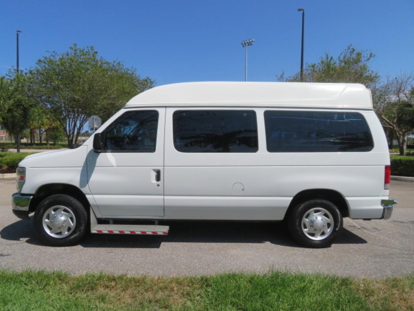 2014 White /Gray Ford E-Series Van (1FTNE1EW1ED) , Automatic transmission, located at 4301 Oak Circle #19, Boca Raton, FL, 33431, (954) 561-2499, 26.388861, -80.084038 - Photo#13